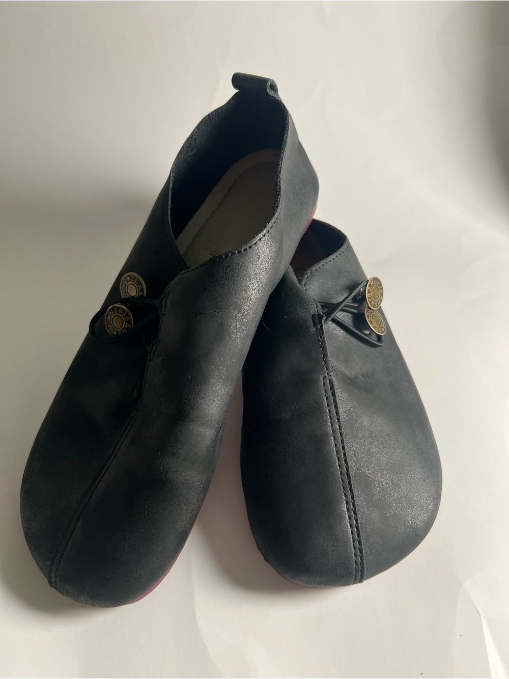 Women’s trendy faux leather button strap flats Size 39 (runs small like Size 8)